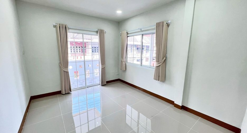 For sale 3 bedrooms townhouse in Bang Khen, Bangkok