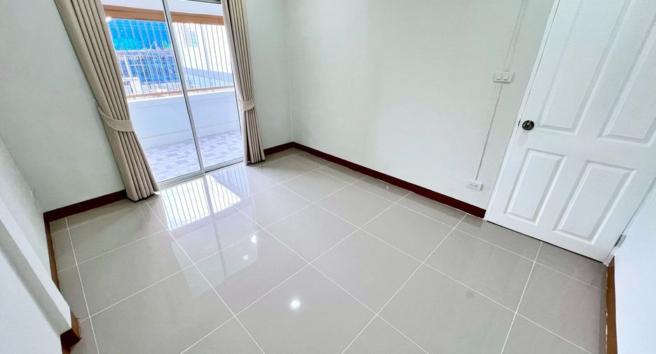 For sale 3 bedrooms townhouse in Bang Khen, Bangkok