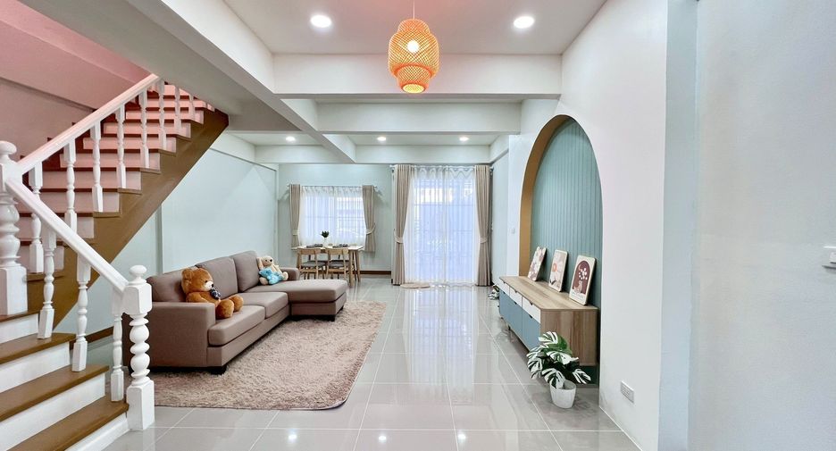 For sale 3 bedrooms townhouse in Bang Khen, Bangkok