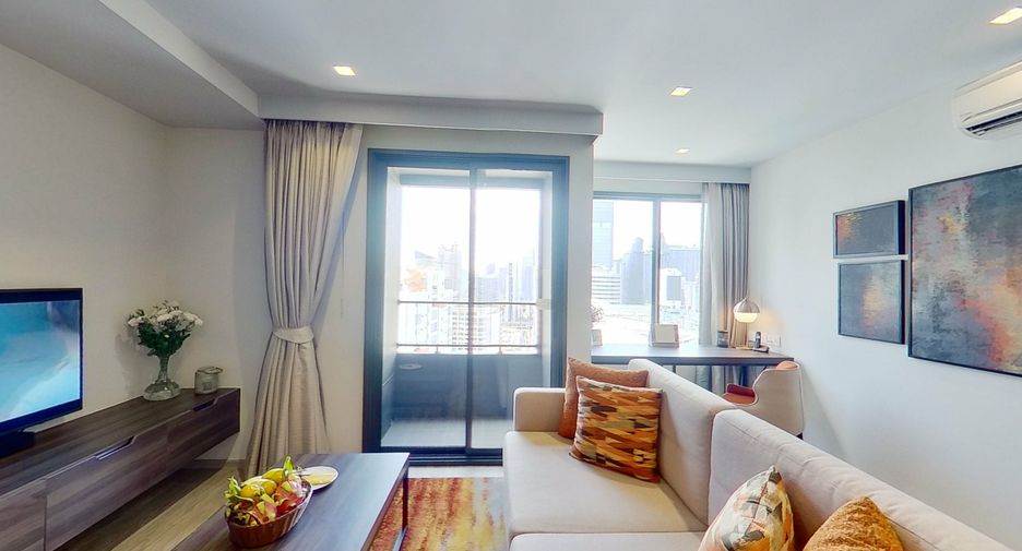 For rent 3 bedrooms apartment in Huai Khwang, Bangkok
