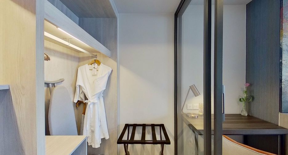 For rent 3 bedrooms apartment in Huai Khwang, Bangkok