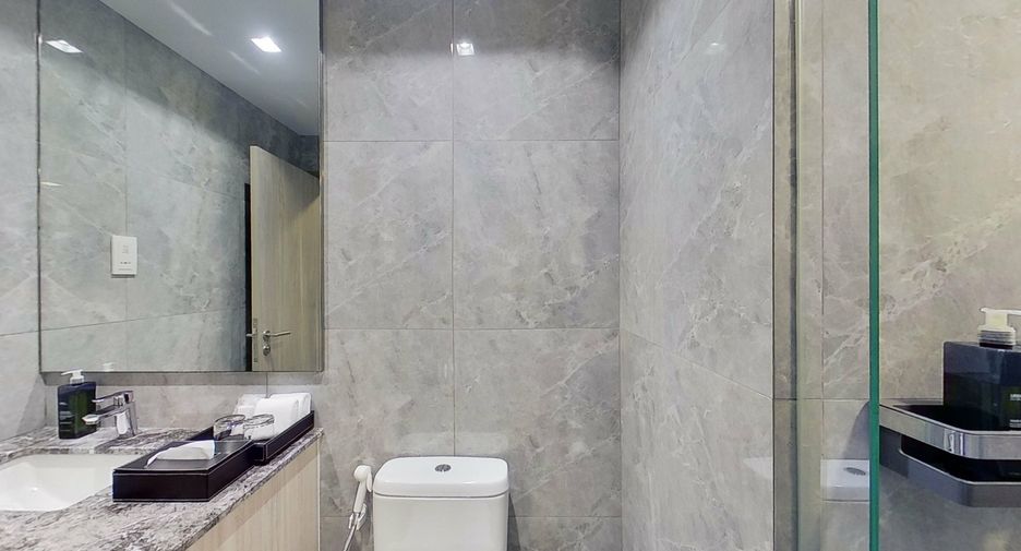 For rent 3 bedrooms apartment in Huai Khwang, Bangkok