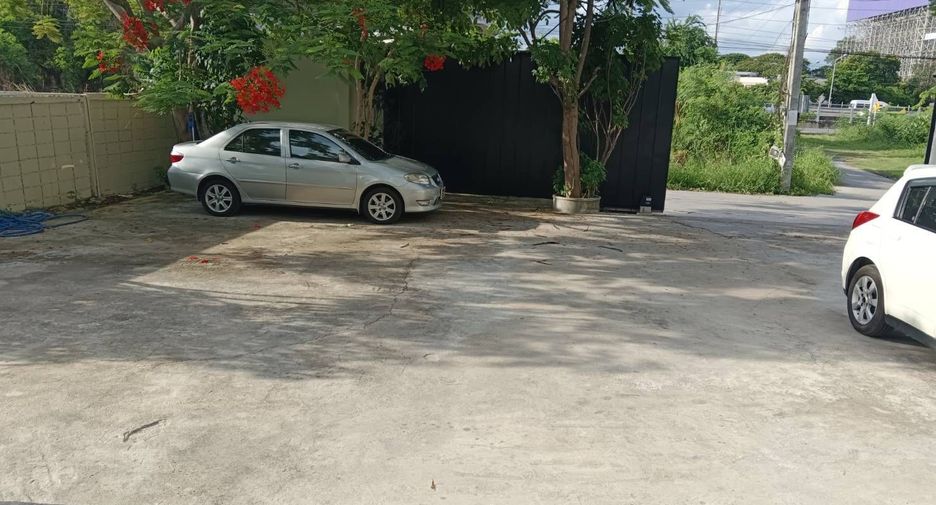 For sale 10 bedrooms retail Space in Prawet, Bangkok