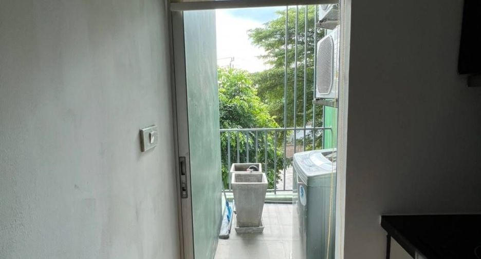 For sale 1 bed condo in Khan Na Yao, Bangkok