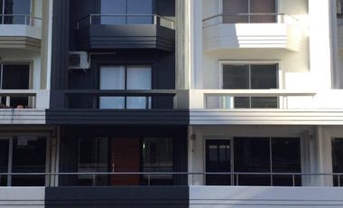 Local comercial en alquiler de 4 habitaciones en Watthana, Bangkok