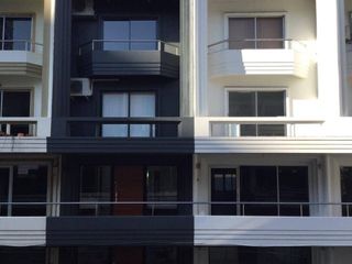 For rent 4 bedrooms retail Space in Watthana, Bangkok