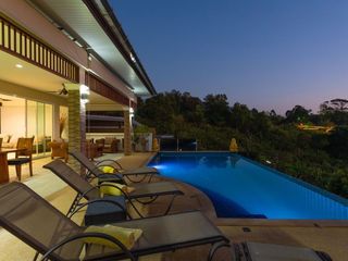 For rent 4 bedrooms villa in Mueang Phuket, Phuket