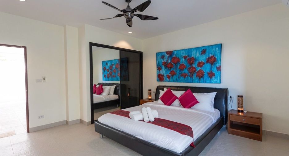 For rent 4 bedrooms villa in Mueang Phuket, Phuket