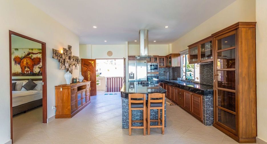 For rent 4 bedrooms villa in Mueang Phuket, Phuket