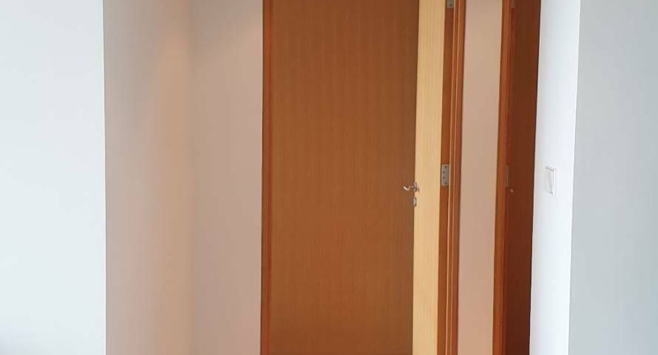 For rent 2 bedrooms condo in Sathon, Bangkok