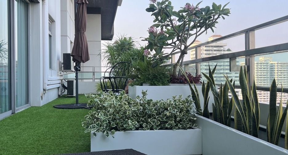 For rent 2 bedrooms condo in Khlong Toei, Bangkok