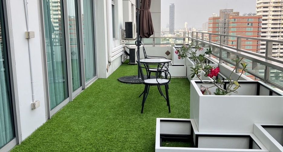For rent 2 bedrooms condo in Khlong Toei, Bangkok