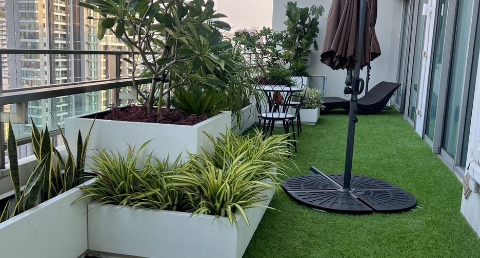 For rent 2 bedrooms condo in Khlong Toei, Bangkok