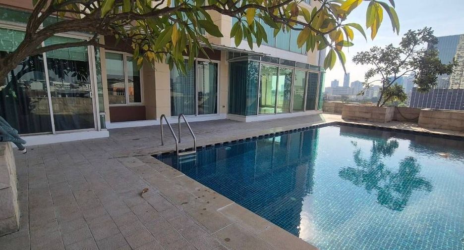 For rent 3 bedrooms condo in Sathon, Bangkok