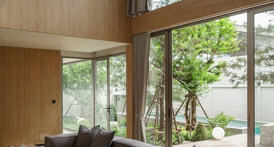 For sale 5 bedrooms house in Bang Phlat, Bangkok