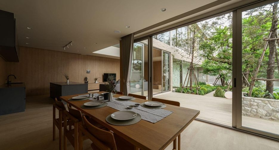 For sale 5 bedrooms house in Bang Phlat, Bangkok