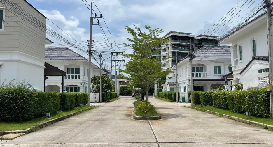 For rent 3 bedrooms townhouse in Mueang Phuket, Phuket
