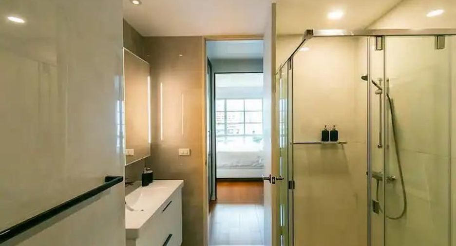 For rent 2 bedrooms condo in Khlong Toei, Bangkok