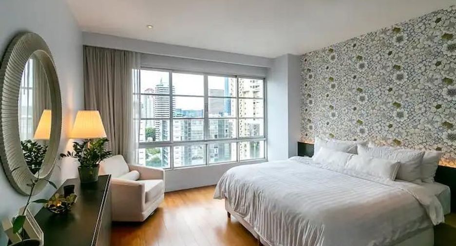 For rent 2 bedrooms condo in Khlong Toei, Bangkok