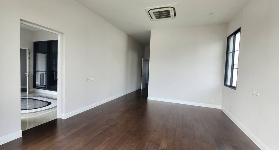For sale 4 bedrooms house in Bang Kapi, Bangkok
