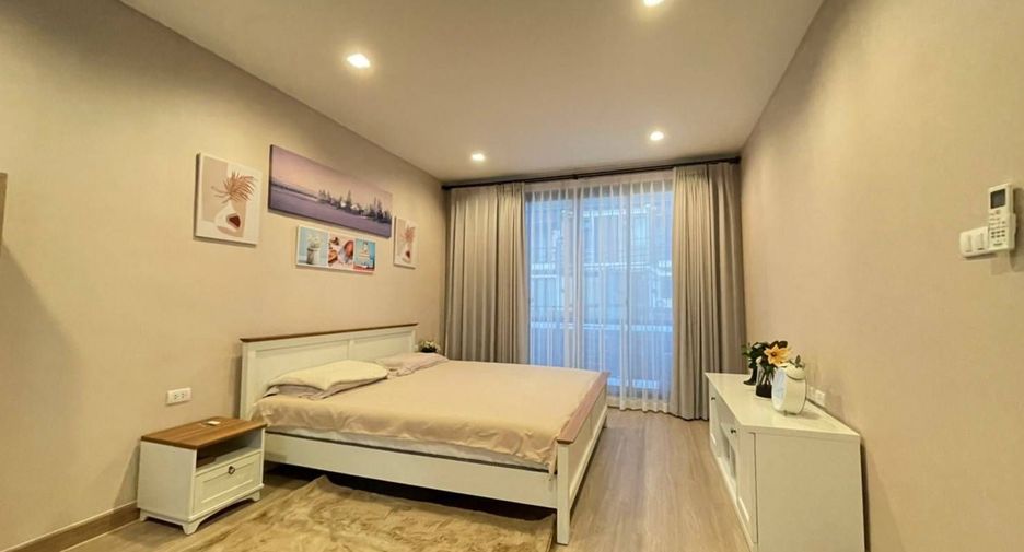 For rent 6 bedrooms townhouse in Lat Phrao, Bangkok
