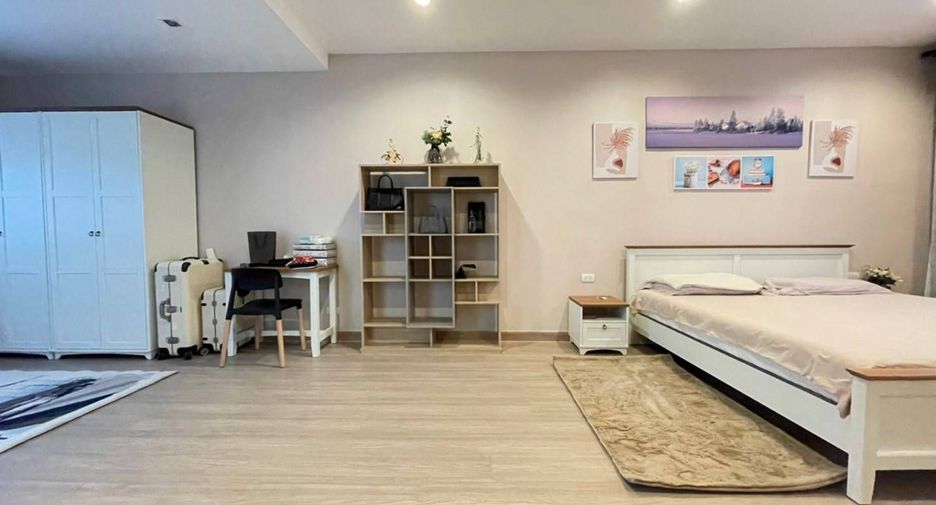 For rent 6 bedrooms townhouse in Lat Phrao, Bangkok