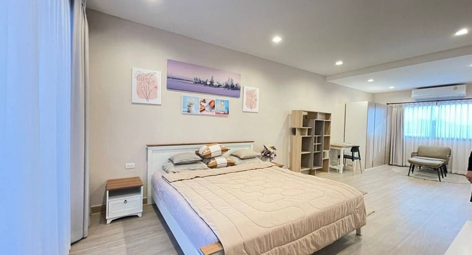 For rent 6 bedrooms townhouse in Lat Phrao, Bangkok