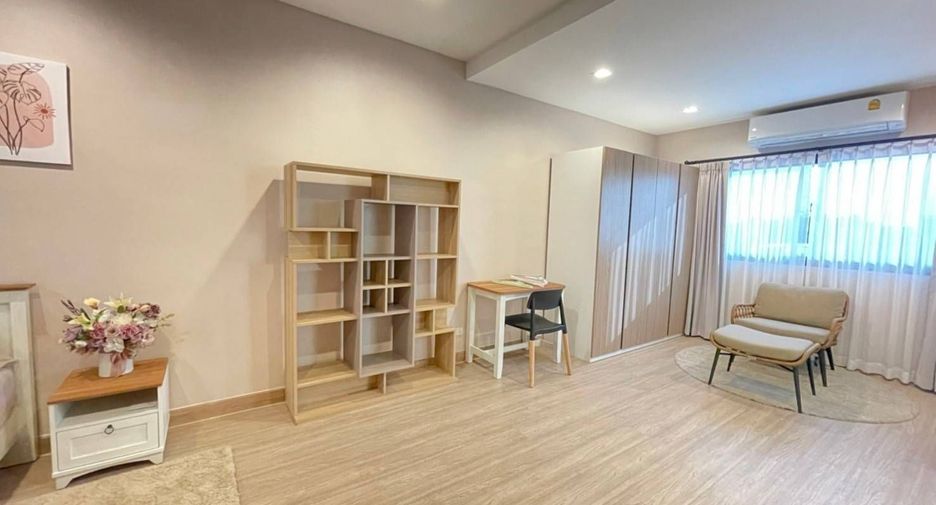 For rent 6 bedrooms townhouse in Lat Phrao, Bangkok