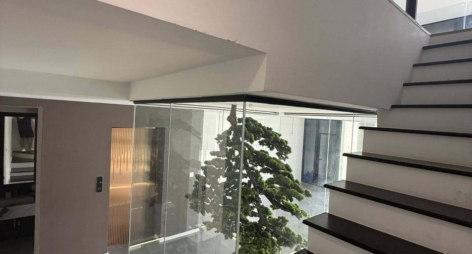For rent 1 bed office in Lat Phrao, Bangkok