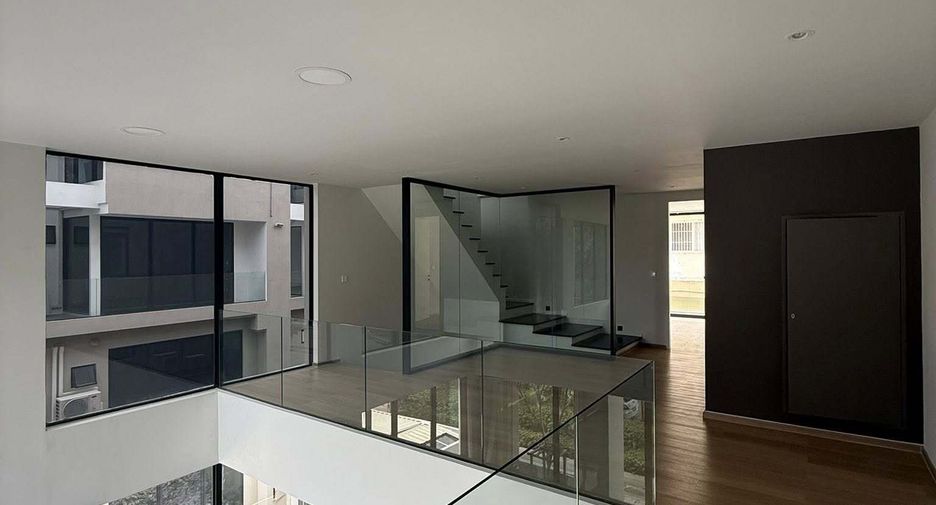 For rent 1 bed office in Lat Phrao, Bangkok