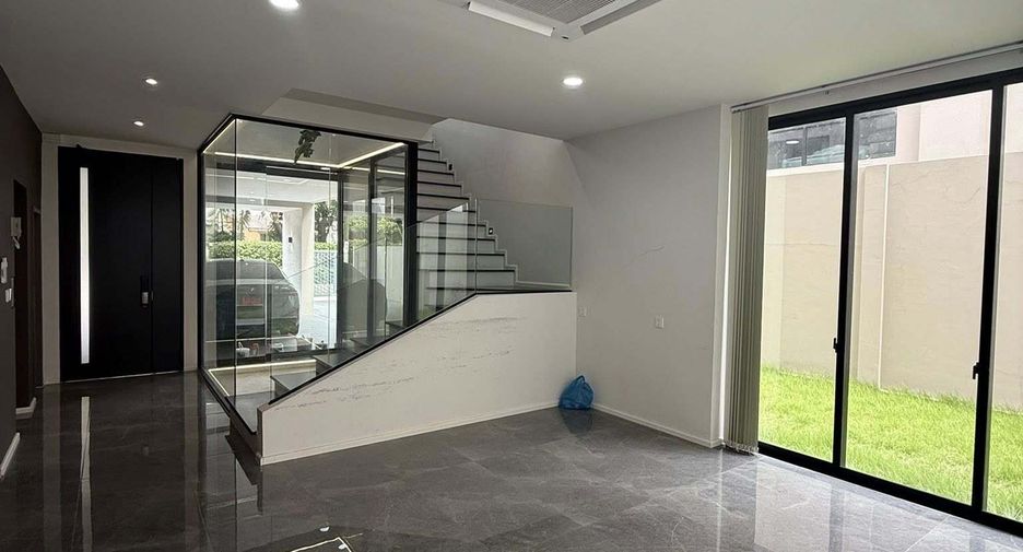For rent 1 bed office in Lat Phrao, Bangkok