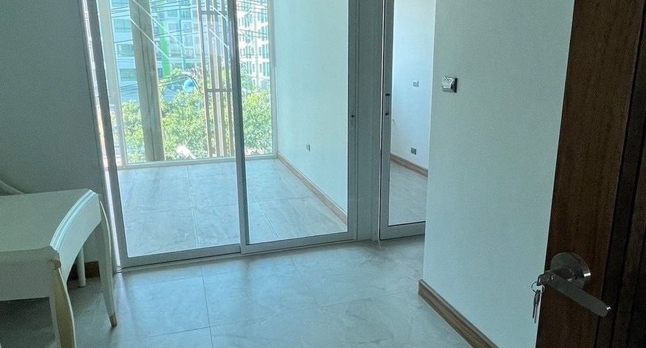 For sale 10 bedrooms retail Space in Don Mueang, Bangkok