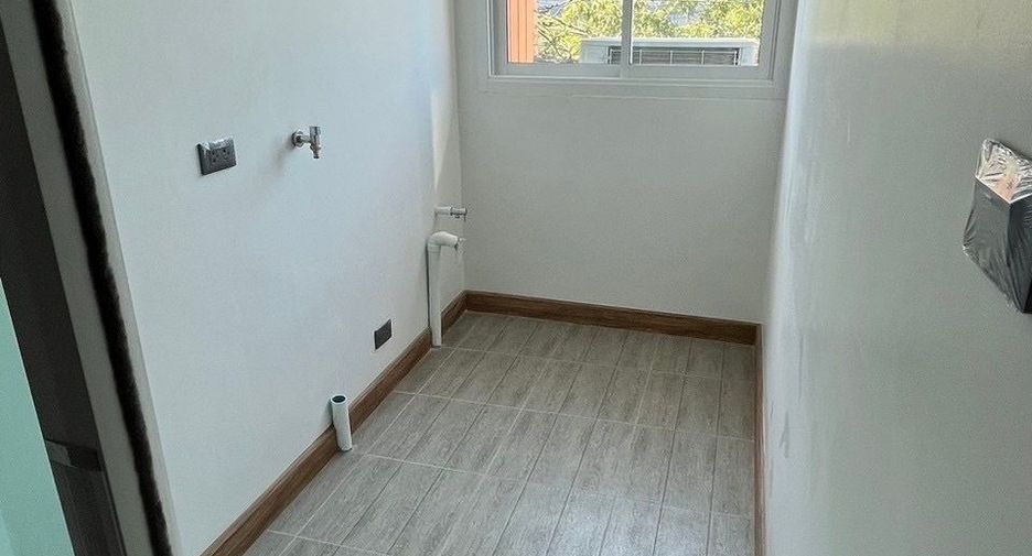 For sale 10 bedrooms retail Space in Don Mueang, Bangkok