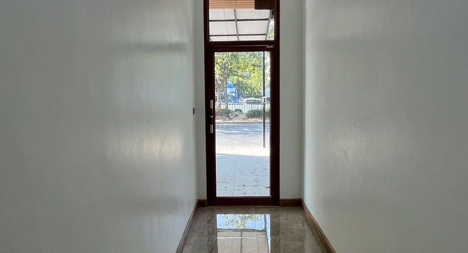For sale 10 bedrooms retail Space in Don Mueang, Bangkok