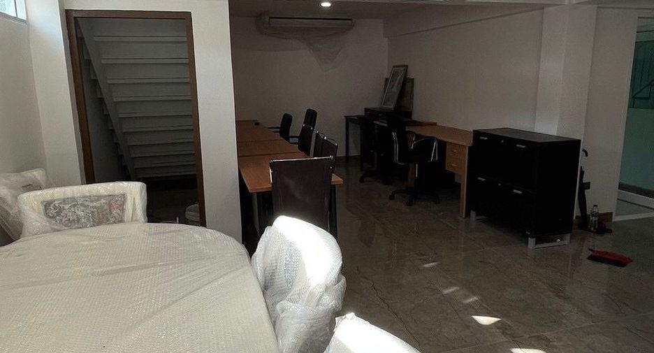 For sale 10 bedrooms retail Space in Don Mueang, Bangkok