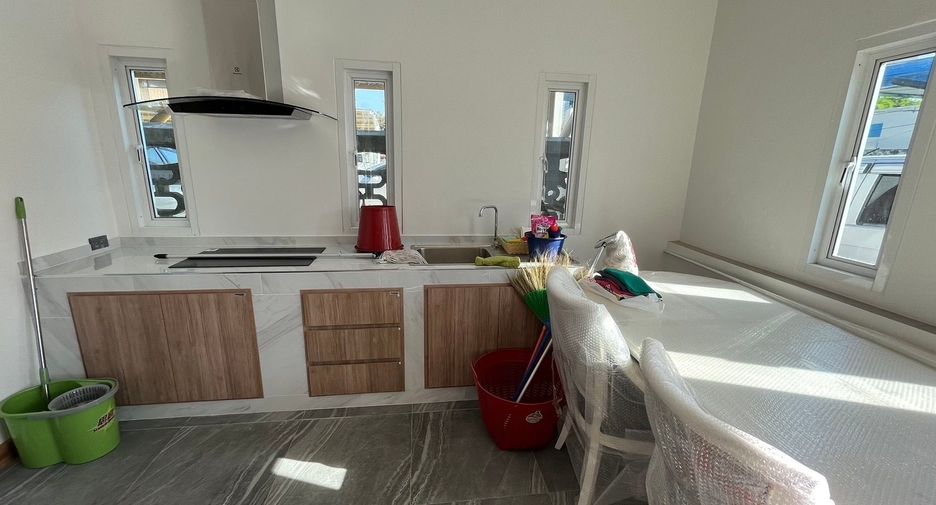 For sale 10 bedrooms retail Space in Don Mueang, Bangkok