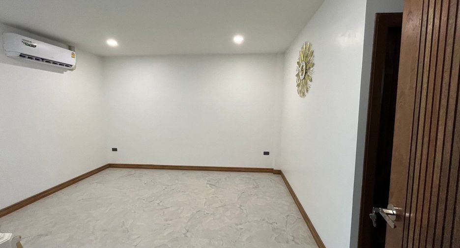 For sale 10 bedrooms retail Space in Don Mueang, Bangkok
