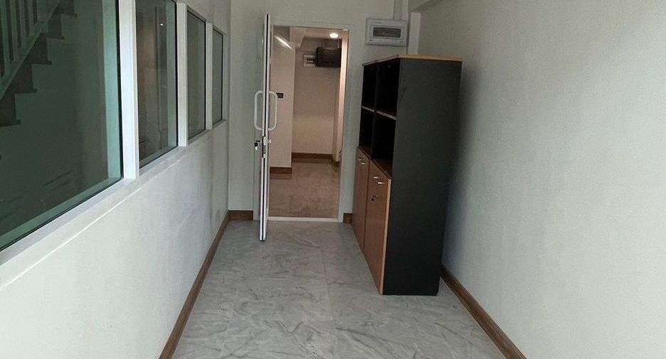 For sale 10 bedrooms retail Space in Don Mueang, Bangkok