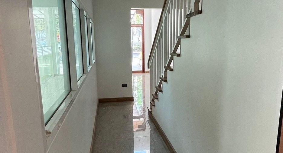For sale 10 bedrooms retail Space in Don Mueang, Bangkok
