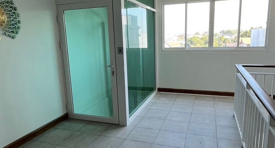 For sale 10 bedrooms retail Space in Don Mueang, Bangkok