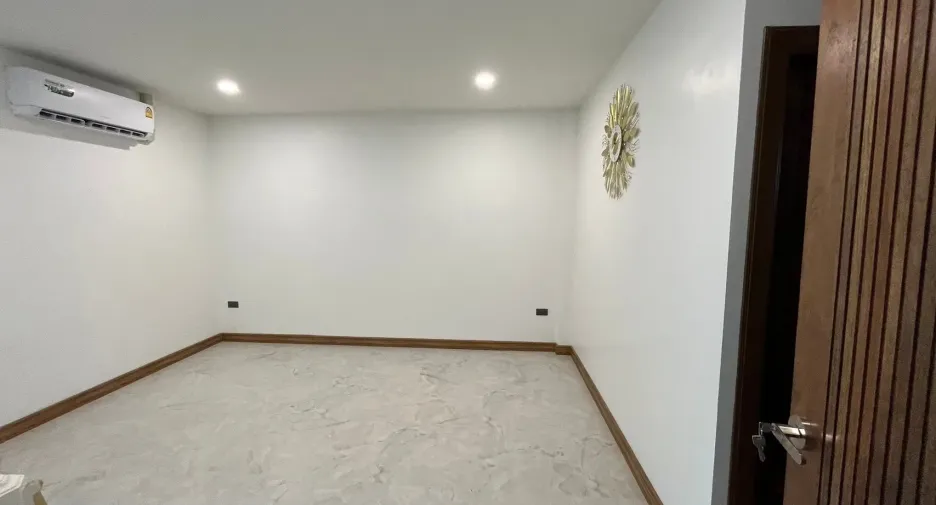 Local comercial en venta de 10 habitaciones en Don Mueang, Bangkok