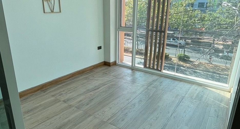 For sale 10 bedrooms retail Space in Don Mueang, Bangkok