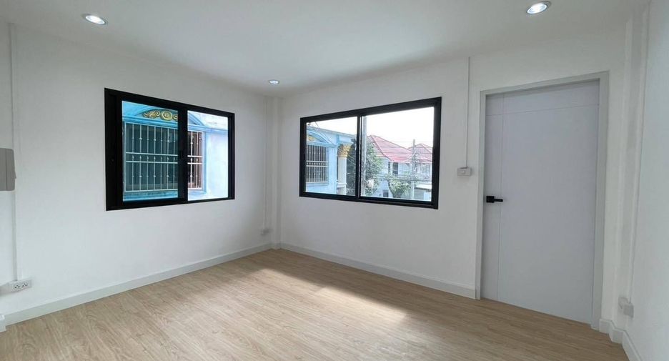 For sale 2 bedrooms townhouse in Nong Khaem, Bangkok