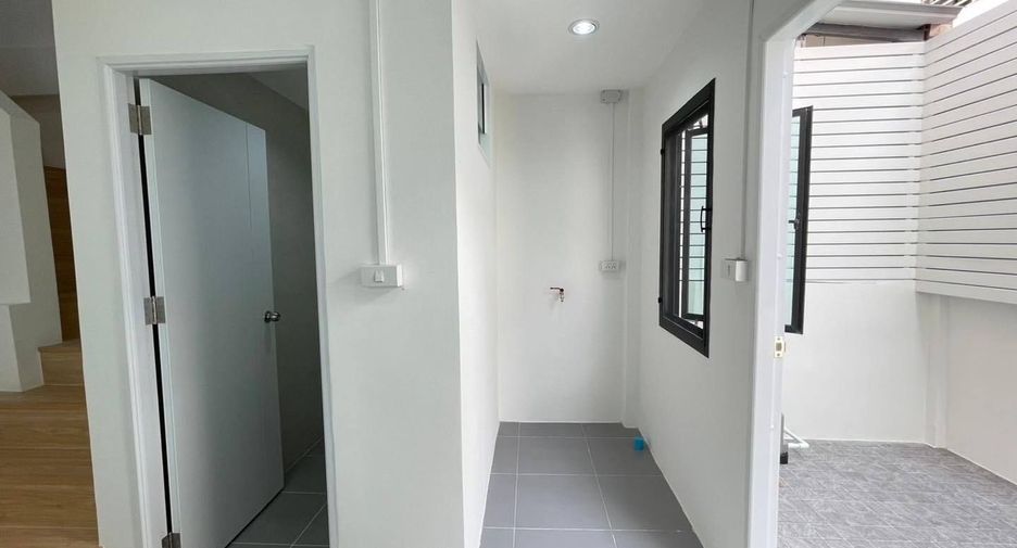 For sale 2 bedrooms townhouse in Nong Khaem, Bangkok