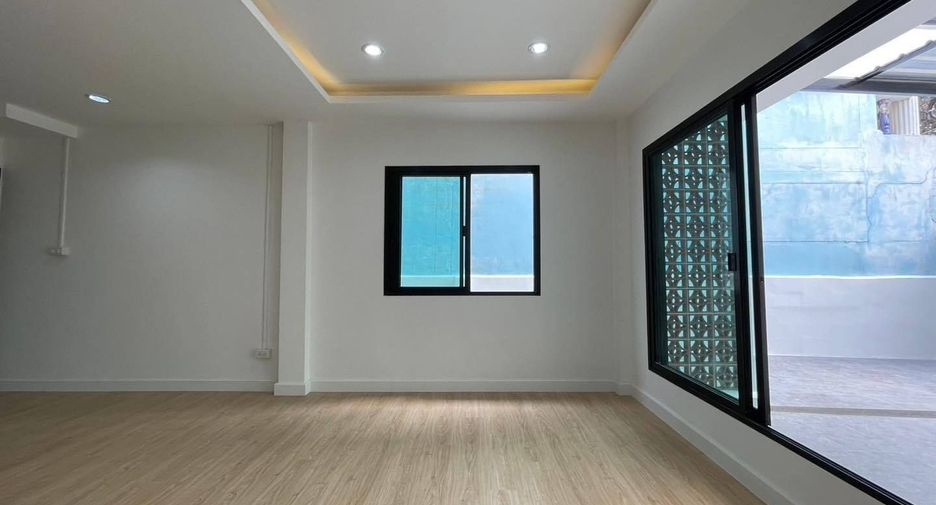 For sale 2 bedrooms townhouse in Nong Khaem, Bangkok