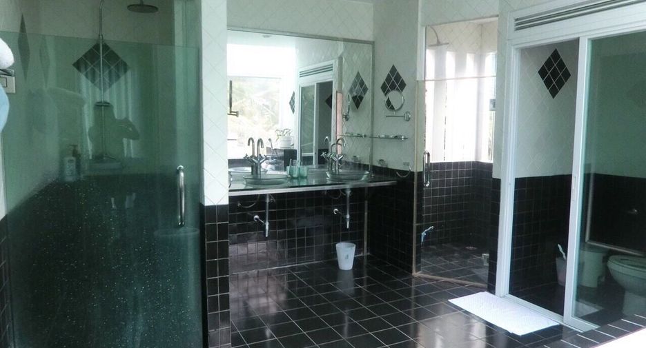 For sale 5 bedrooms villa in Mueang Phuket, Phuket