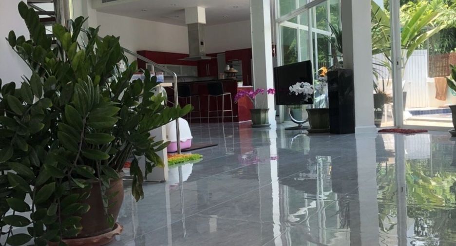 For sale 5 bedrooms villa in Mueang Phuket, Phuket