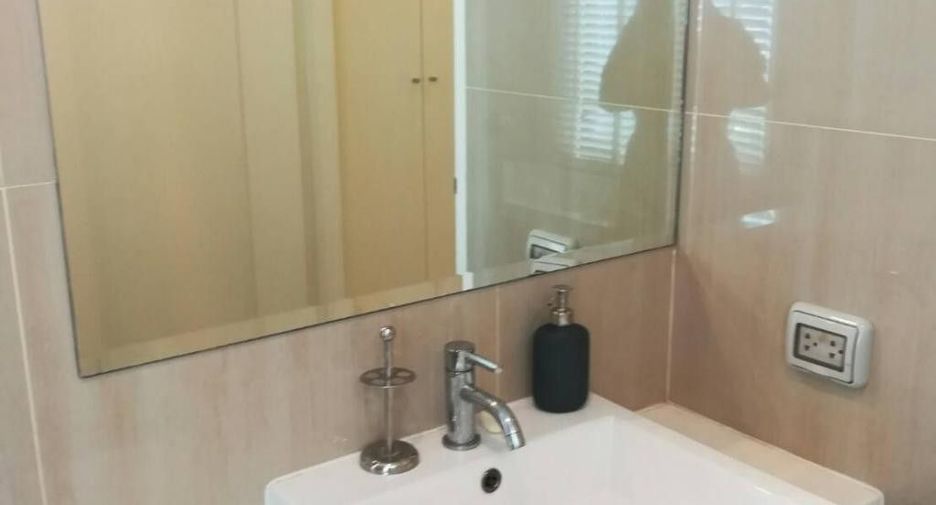 Продажа 2 спальни кондо в Щаттхана, Бангкок