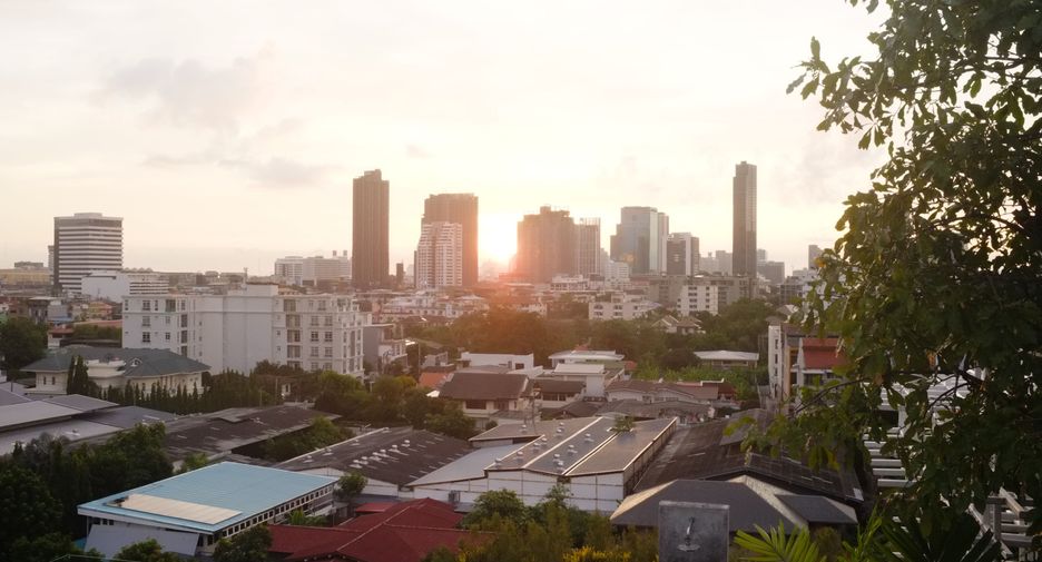 For rent そして for sale 2 ベッドルーム condo in Watthana, Bangkok