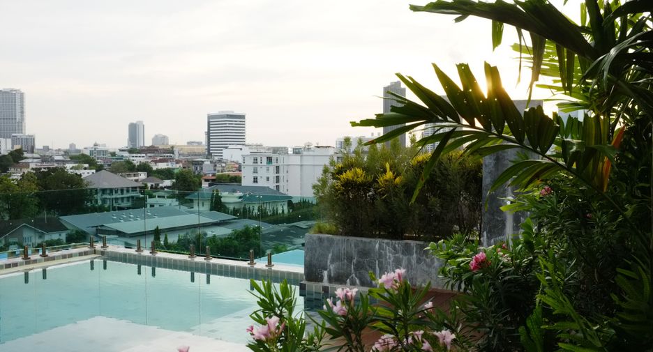 For rent そして for sale 2 ベッドルーム condo in Watthana, Bangkok